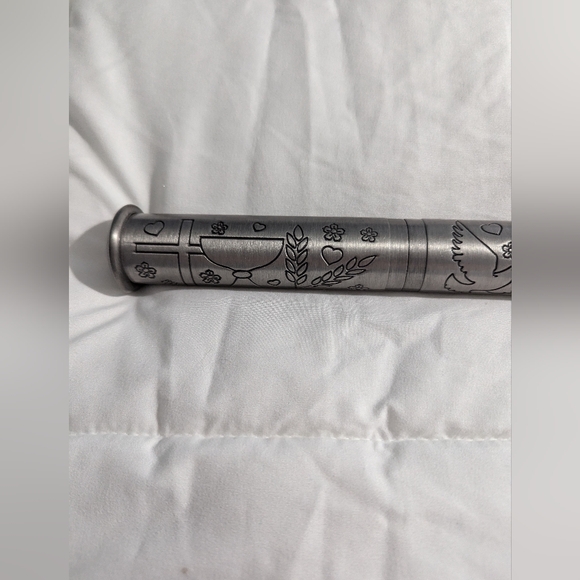 Pewter First Communion Certificate Holder. Engraved with church, doves, chalise. - Picture 4 of 8